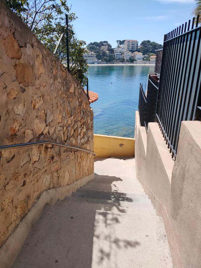 Joli Studio Les Pieds Dans L Eau Avec Place De Parking Gratuite Бандоль Экстерьер фото