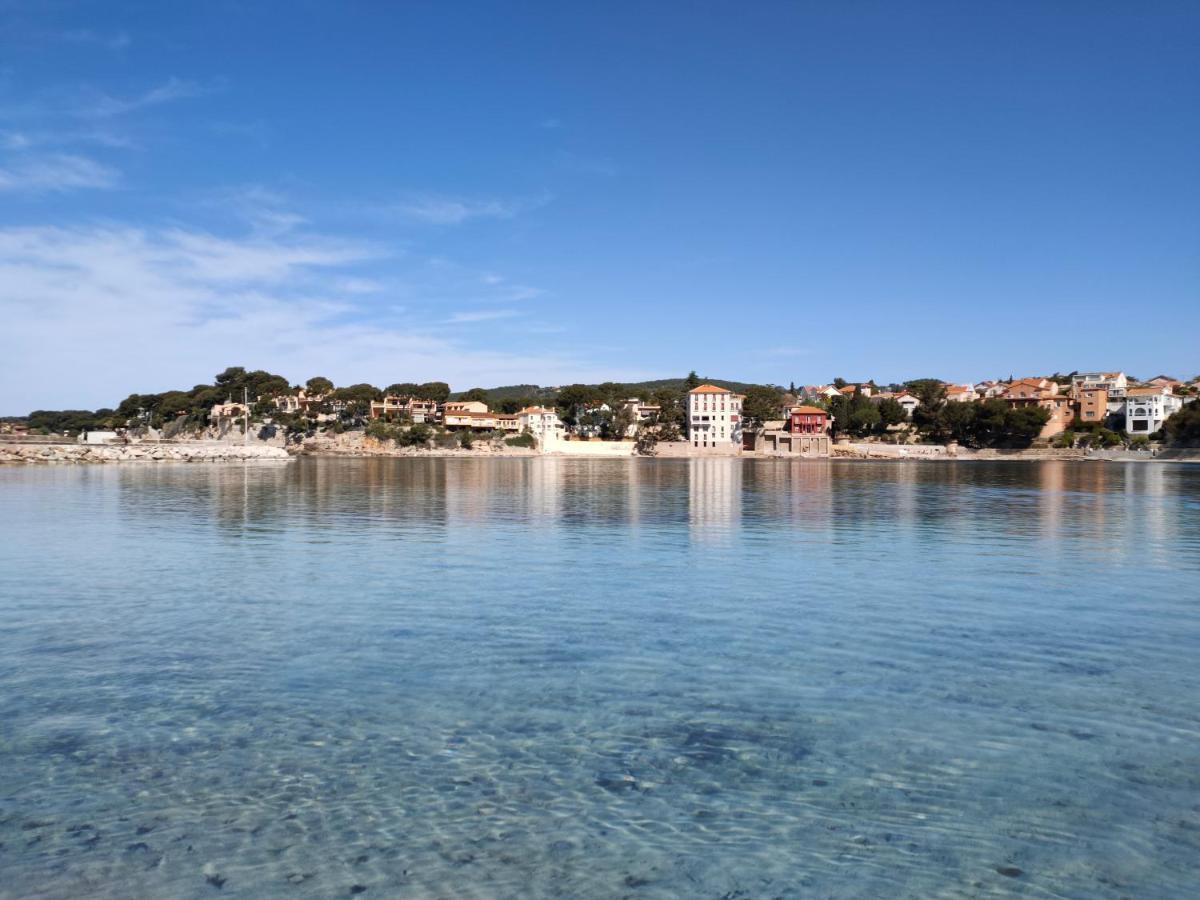 Joli Studio Les Pieds Dans L Eau Avec Place De Parking Gratuite Бандоль Экстерьер фото